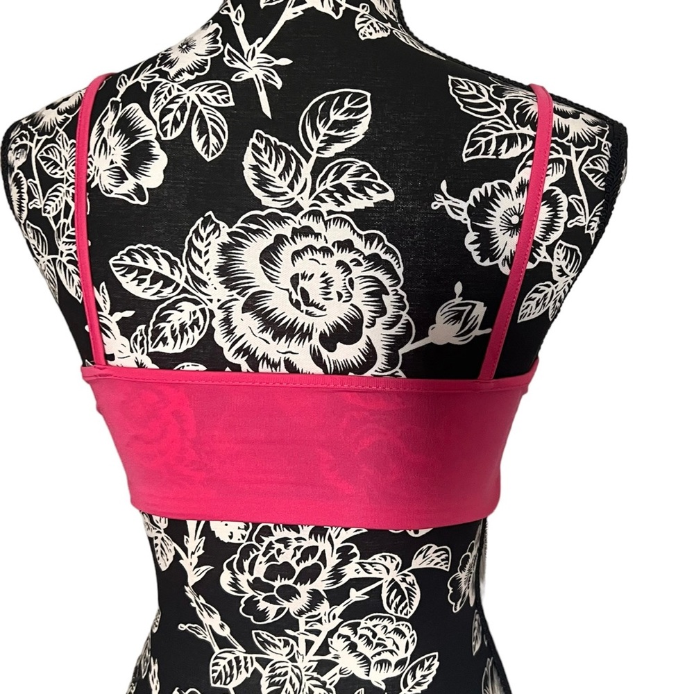 Shein fushia women’s top size S NWOT - Picture 4 of 7